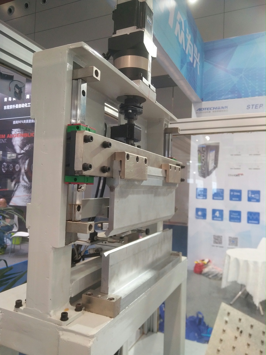 線性導軌是什么材料做的？